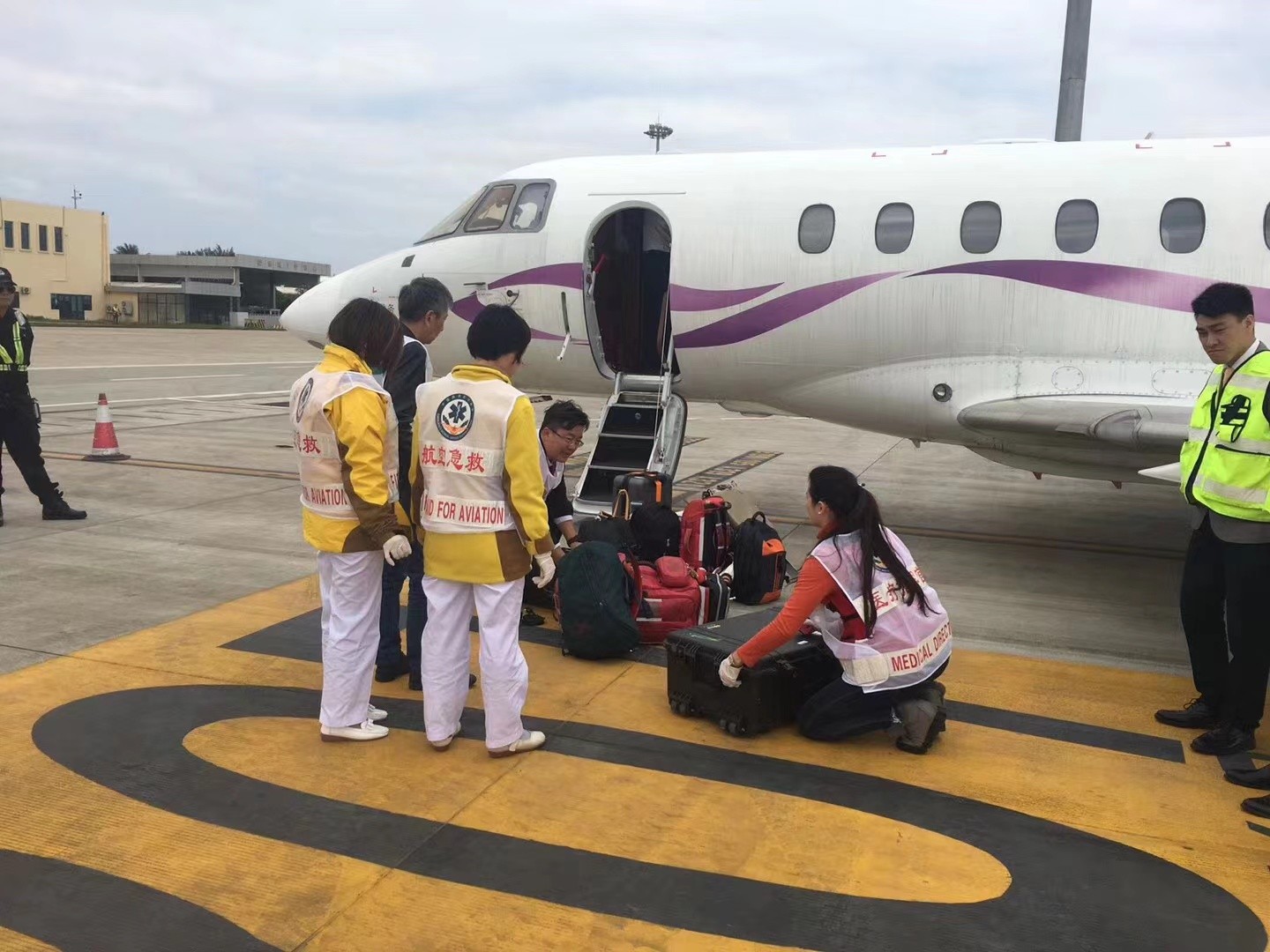 泸州香港出入境救护车出租